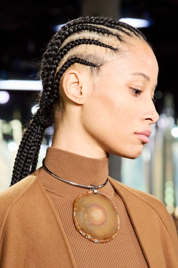 اطلالات جمالية من اطلالات جمالية من مجموعة مايكل كورس لخريف 2023