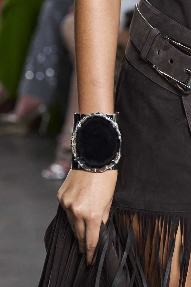 اكسسوارات مجموعة مايكل كورس لموسم خريف وشتاء 2023