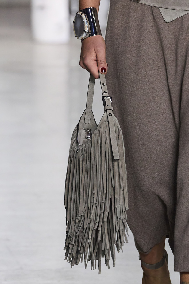 اكسسوارات مجموعة مايكل كورس لموسم خريف وشتاء 2023