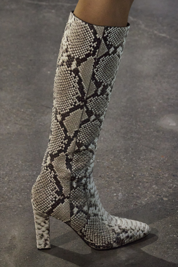 اكسسوارات مجموعة مايكل كورس لموسم خريف وشتاء 2023