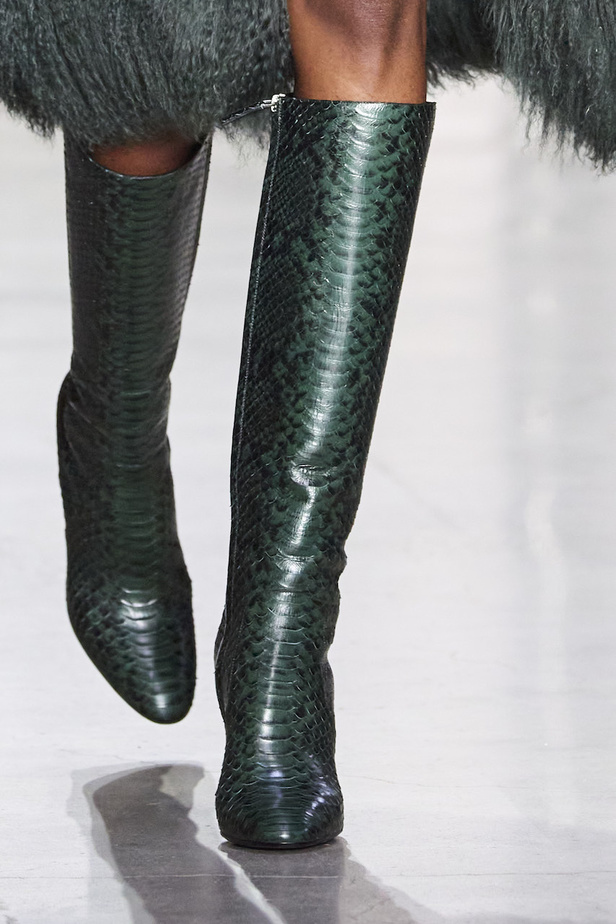 اكسسوارات مجموعة مايكل كورس لموسم خريف وشتاء 2023