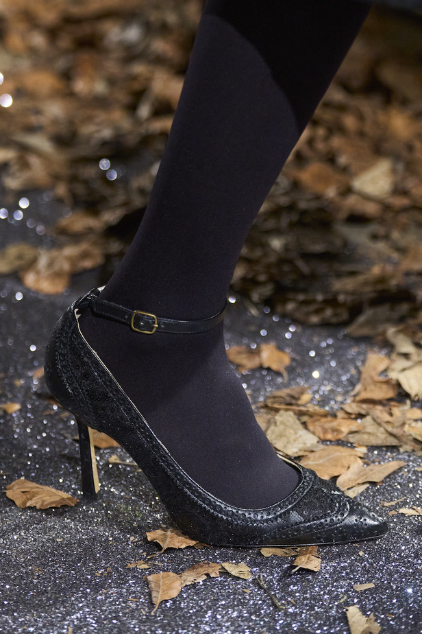 أنطونيو ماراس يقدم مجموعة ضخمة فيها تفاصيل رومانسية غامضة