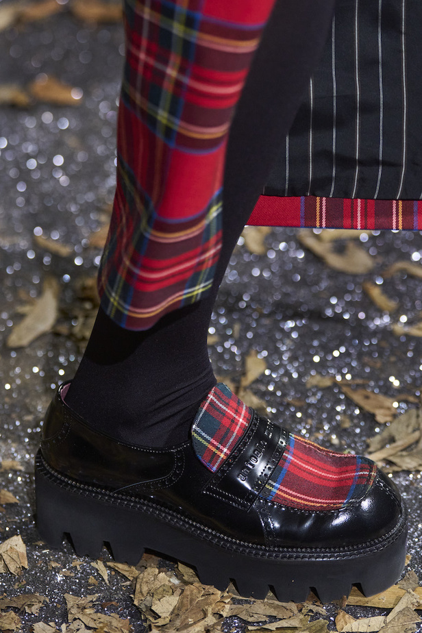 أنطونيو ماراس يقدم مجموعة ضخمة فيها تفاصيل رومانسية غامضة