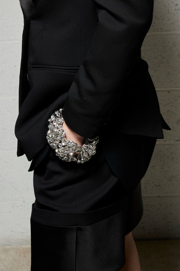 اكسسوارات من مجموعة براندون ماكسويل لخريف وشتاء 2023-2024