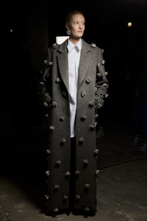 من كواليس مجموعة براندون ماكسويل لخريف وشتاء 2023-2024