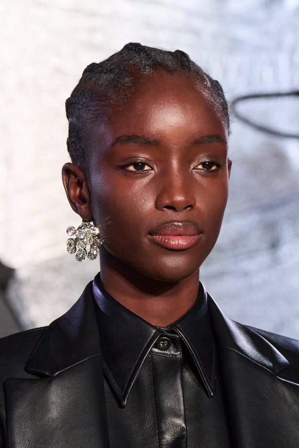 اطلالات جمالية من مجموعة براندون ماكسويل لخريف وشتاء 2023-2024 