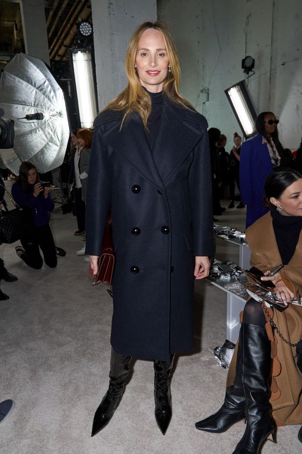 مشاهير الصف الأمامي خلال عرض مجموعة براندون ماكسويل لخريف وشتاء 2023-2024