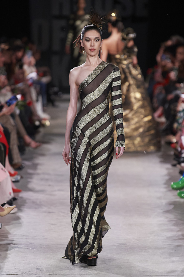 من مجموعة نعيم خان لموسم خريف وشتاء 2023-2024