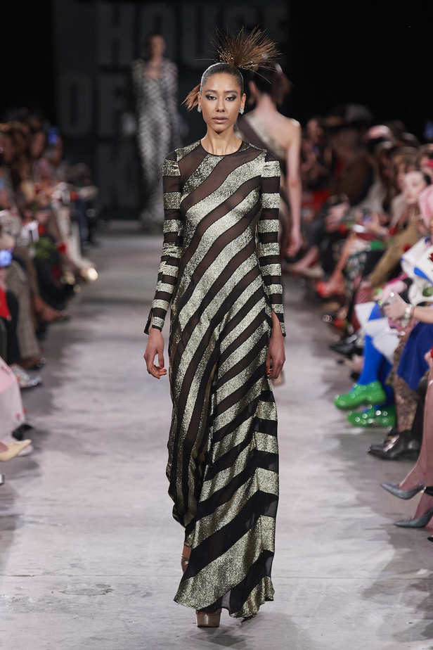 من مجموعة نعيم خان لموسم خريف وشتاء 2023-2024