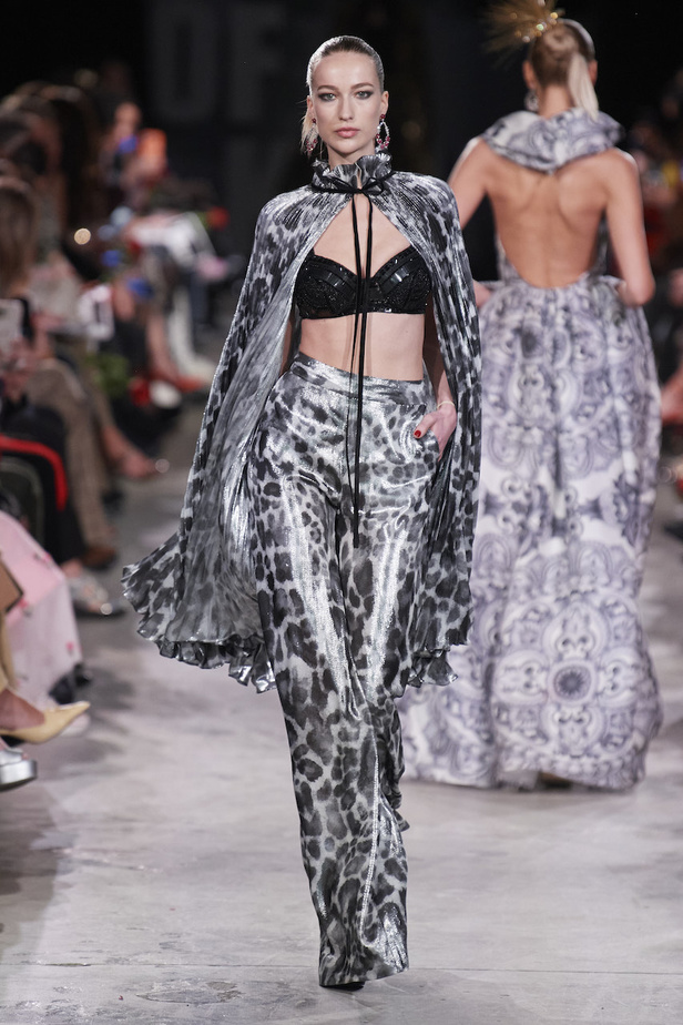 من مجموعة نعيم خان لموسم خريف وشتاء 2023-2024