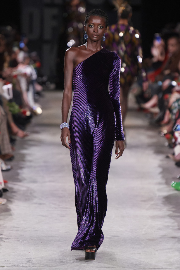 من مجموعة نعيم خان لموسم خريف وشتاء 2023-2024