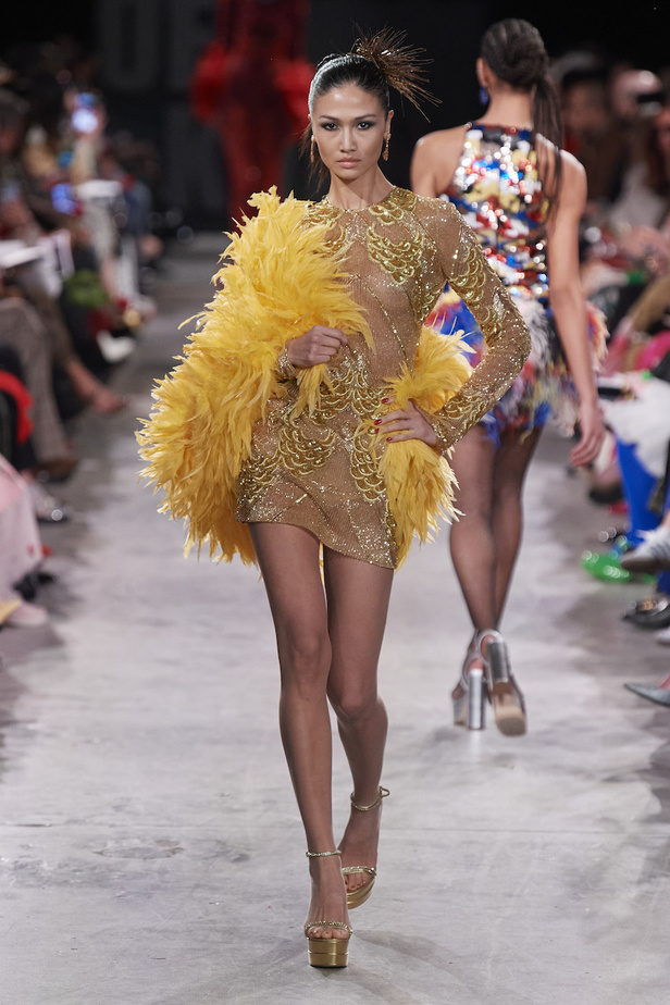 من مجموعة نعيم خان لموسم خريف وشتاء 2023-2024