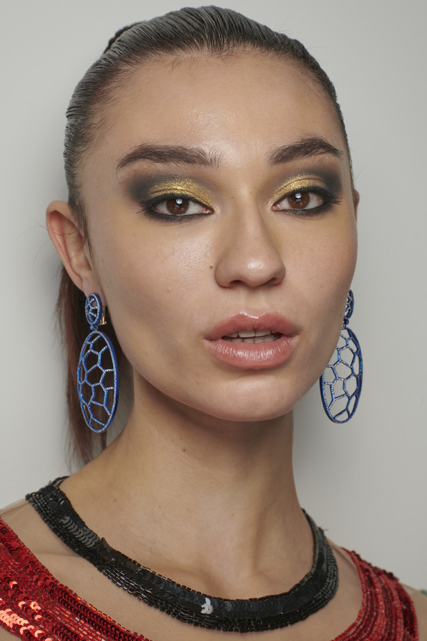 دار نعيم خان تحتفل بعيدها الـ 20 في أجواء صاخبة وبرّاقة