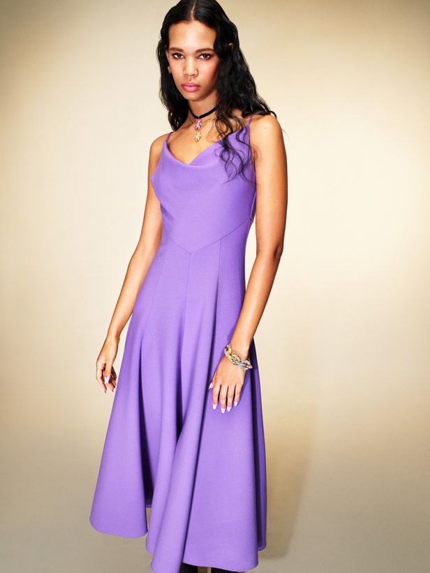 مجموعة أوسكار دي لا رنتا لخريف 2023 تعكس رؤية الدار وإبداعها 