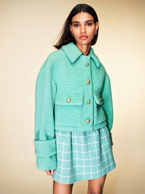 مجموعة أوسكار دي لا رنتا لخريف 2023 تعكس رؤية الدار وإبداعها 