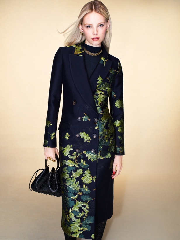 مجموعة أوسكار دي لا رنتا لخريف 2023 تعكس رؤية الدار وإبداعها 