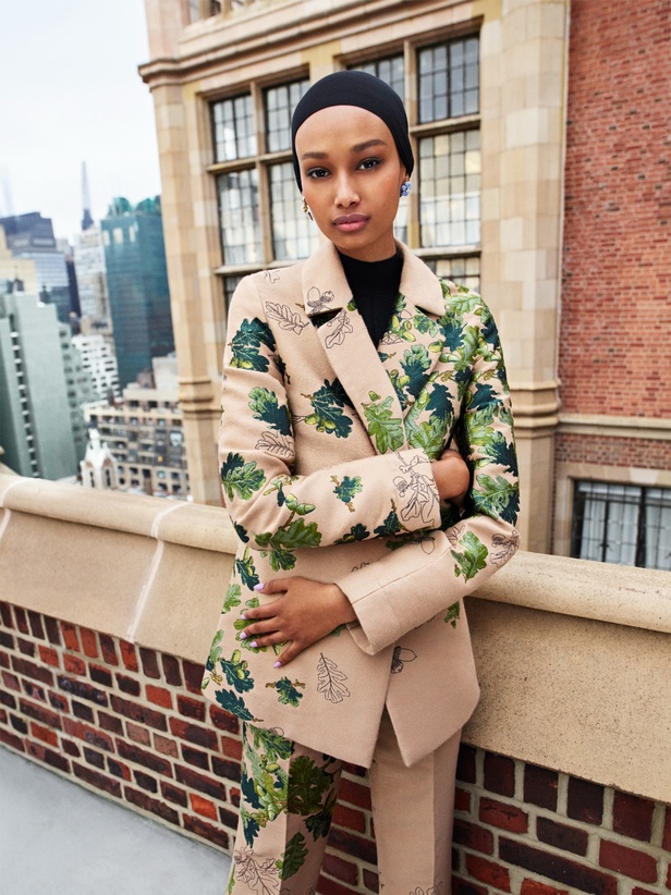 مجموعة أوسكار دي لا رنتا لخريف 2023 تعكس رؤية الدار وإبداعها 