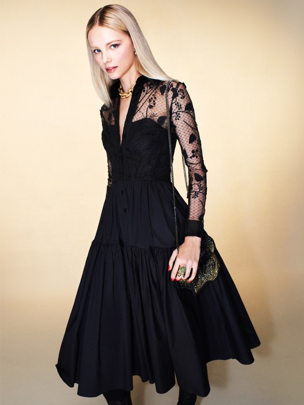 مجموعة أوسكار دي لا رنتا لخريف 2023 تعكس رؤية الدار وإبداعها 