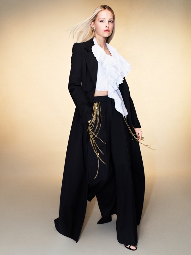 مجموعة أوسكار دي لا رنتا لخريف 2023 تعكس رؤية الدار وإبداعها 