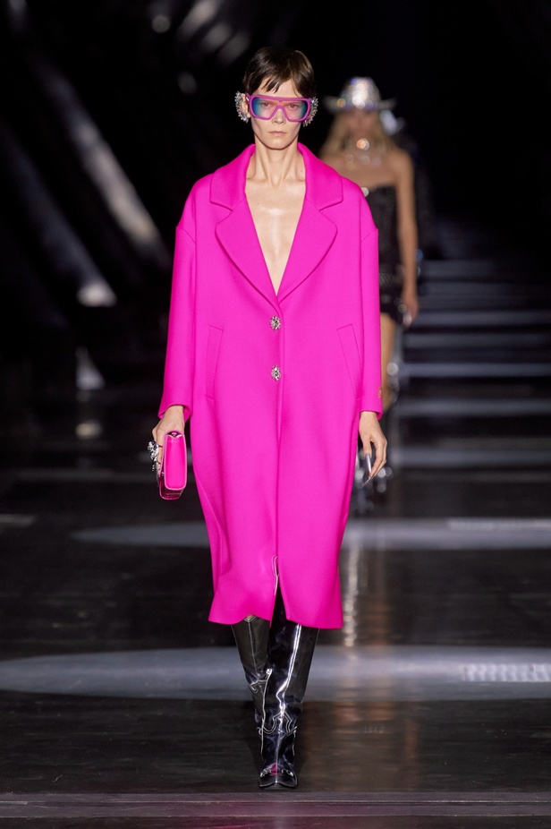 Philipp Plein يعود إلى ميلان بمجموعة خريف وشتاء 2023-2024 بعنوان Chrome Cowboy