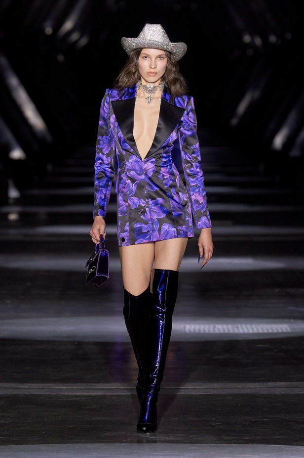 Philipp Plein يعود إلى ميلان بمجموعة خريف وشتاء 2023-2024 بعنوان Chrome Cowboy