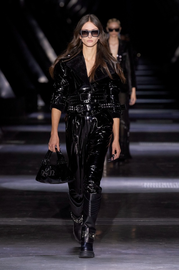 Philipp Plein يعود إلى ميلان بمجموعة خريف وشتاء 2023-2024 بعنوان Chrome Cowboy