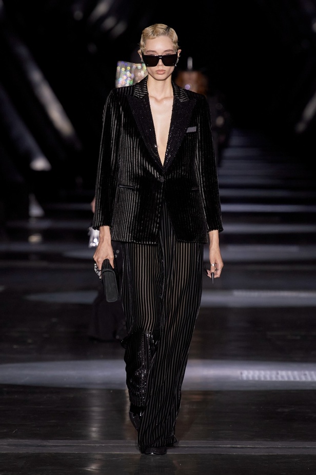 Philipp Plein يعود إلى ميلان بمجموعة خريف وشتاء 2023-2024 بعنوان Chrome Cowboy