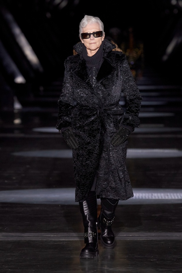 Philipp Plein يعود إلى ميلان بمجموعة خريف وشتاء 2023-2024 بعنوان Chrome Cowboy