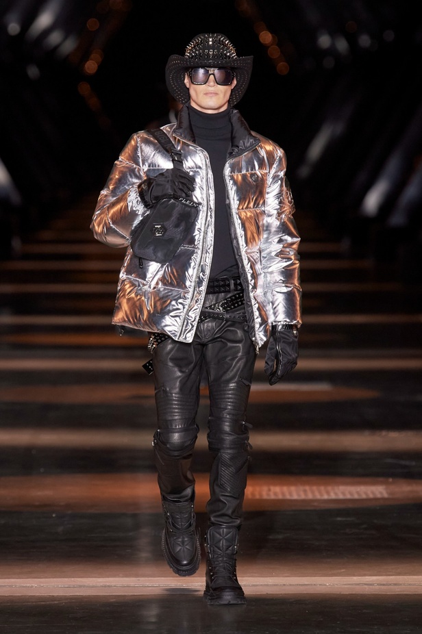 Philipp Plein يعود إلى ميلان بمجموعة خريف وشتاء 2023-2024 بعنوان Chrome Cowboy