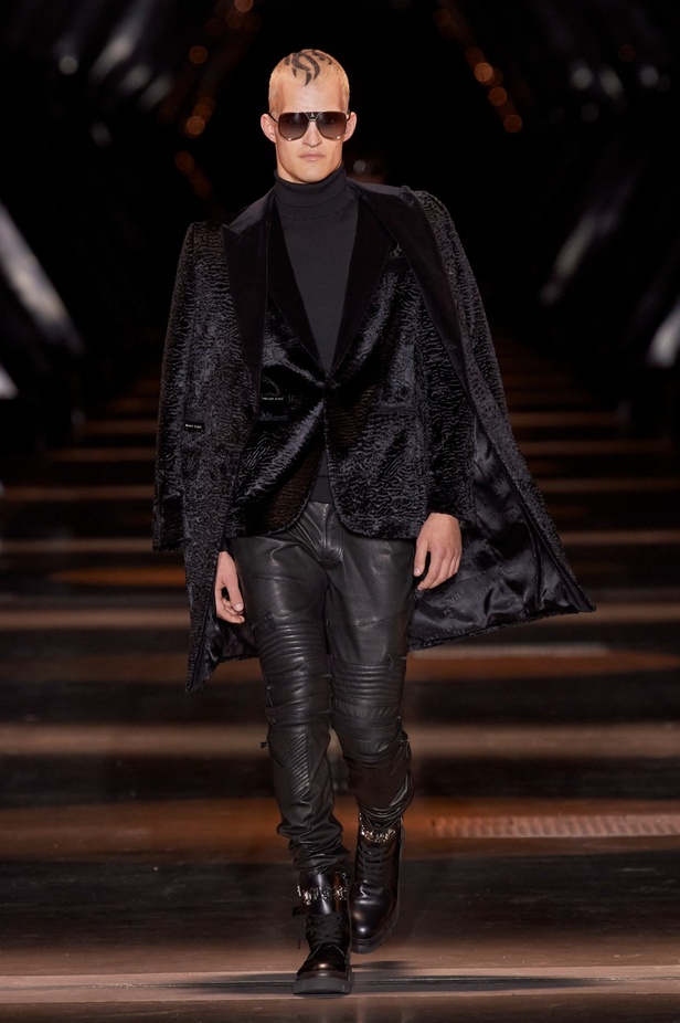 Philipp Plein يعود إلى ميلان بمجموعة خريف وشتاء 2023-2024 بعنوان Chrome Cowboy