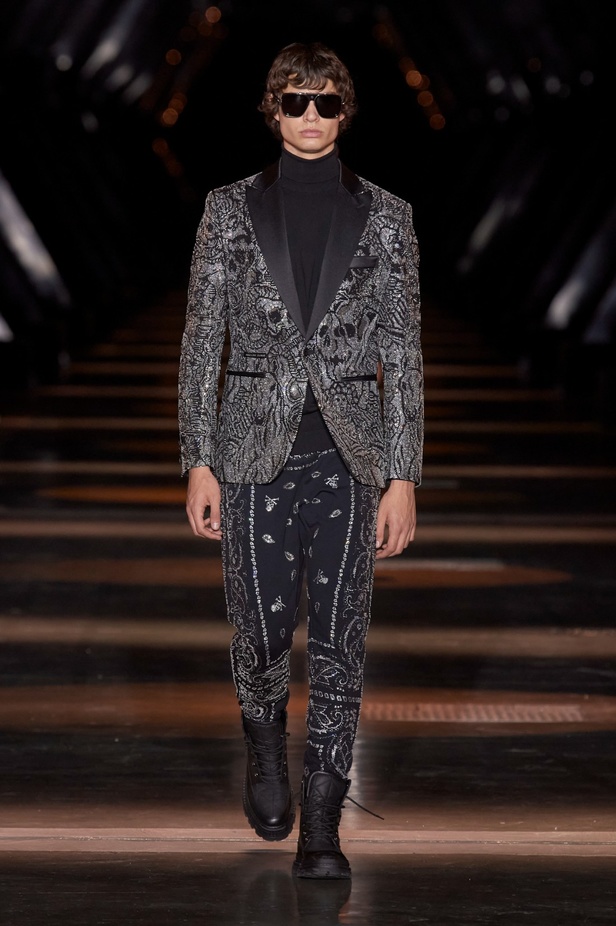 Philipp Plein يعود إلى ميلان بمجموعة خريف وشتاء 2023-2024 بعنوان Chrome Cowboy