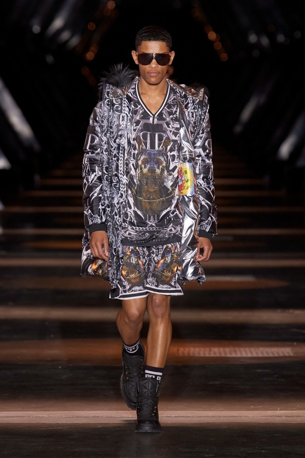 Philipp Plein يعود إلى ميلان بمجموعة خريف وشتاء 2023-2024 بعنوان Chrome Cowboy