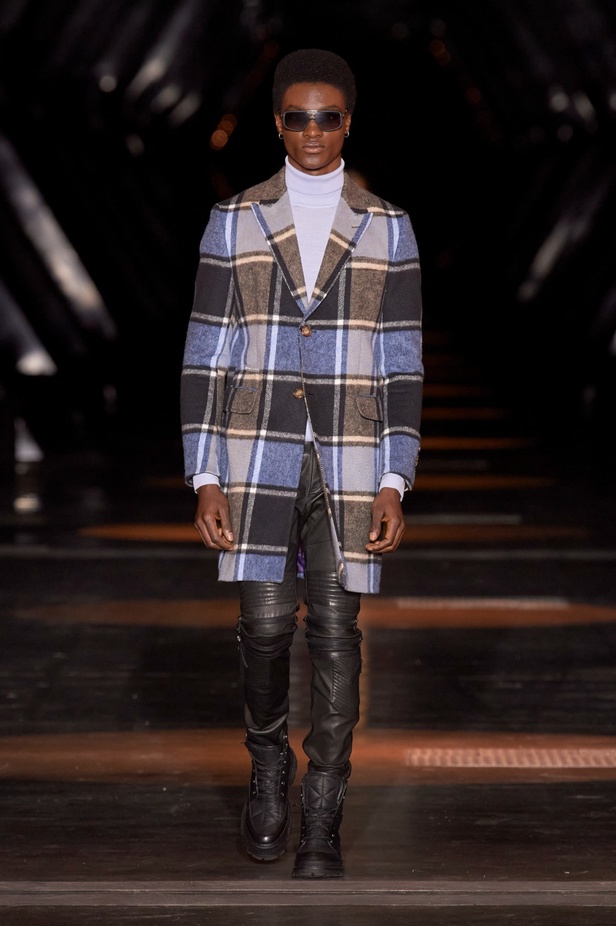Philipp Plein يعود إلى ميلان بمجموعة خريف وشتاء 2023-2024 بعنوان Chrome Cowboy