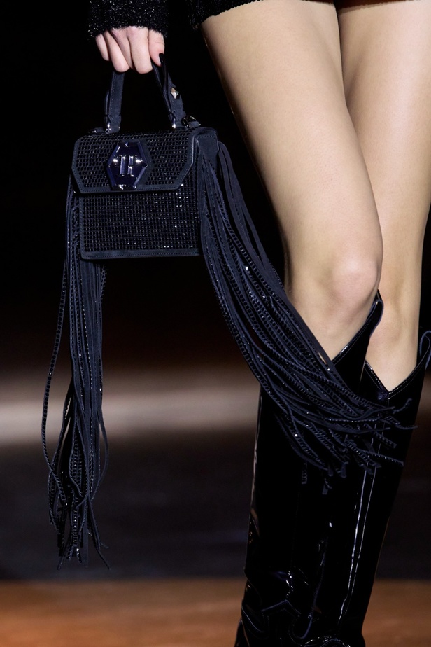 Philipp Plein يعود إلى ميلان بمجموعة خريف وشتاء 2023-2024 بعنوان Chrome Cowboy