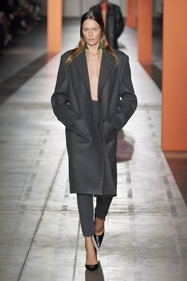 مجموعة Prada لخريف وشتاء 2024 في ميلانو