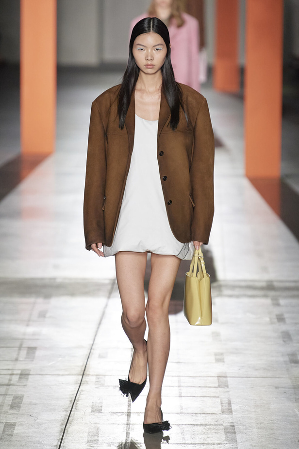 مجموعة Prada لخريف وشتاء 2024 في ميلانو