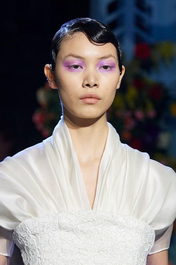 اطلالات جمالية من مجموعة  Richard Quinn لموسم خريف 2023