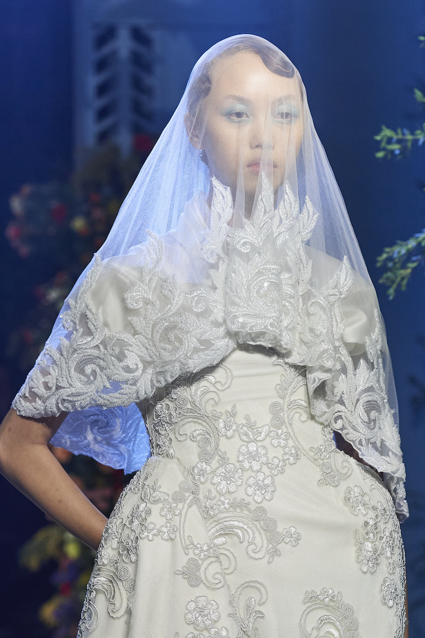 باقة من الورود قدمها لنا Richard Quinn لموسم خريف 2023