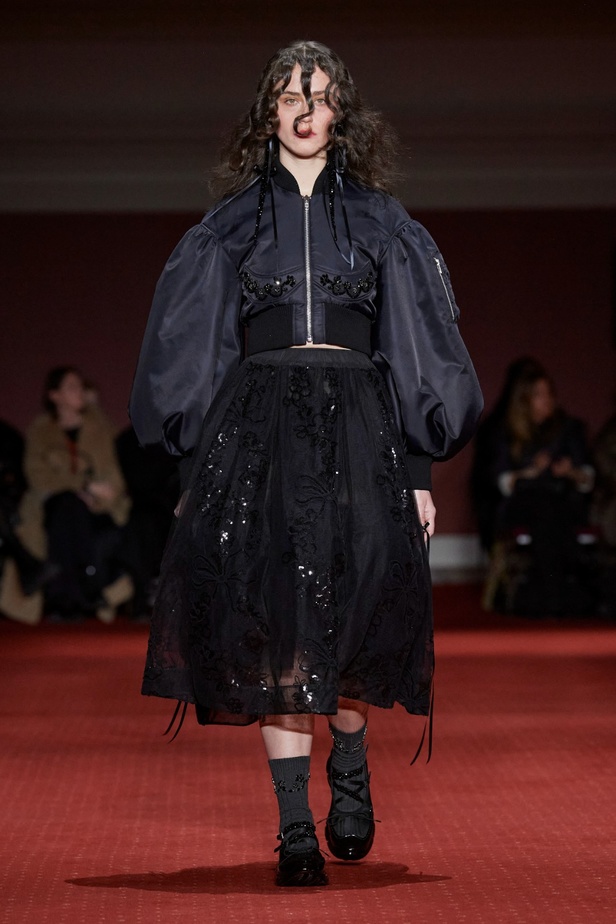 مجموعة سيمون روشا لخريف وشتاء 2024