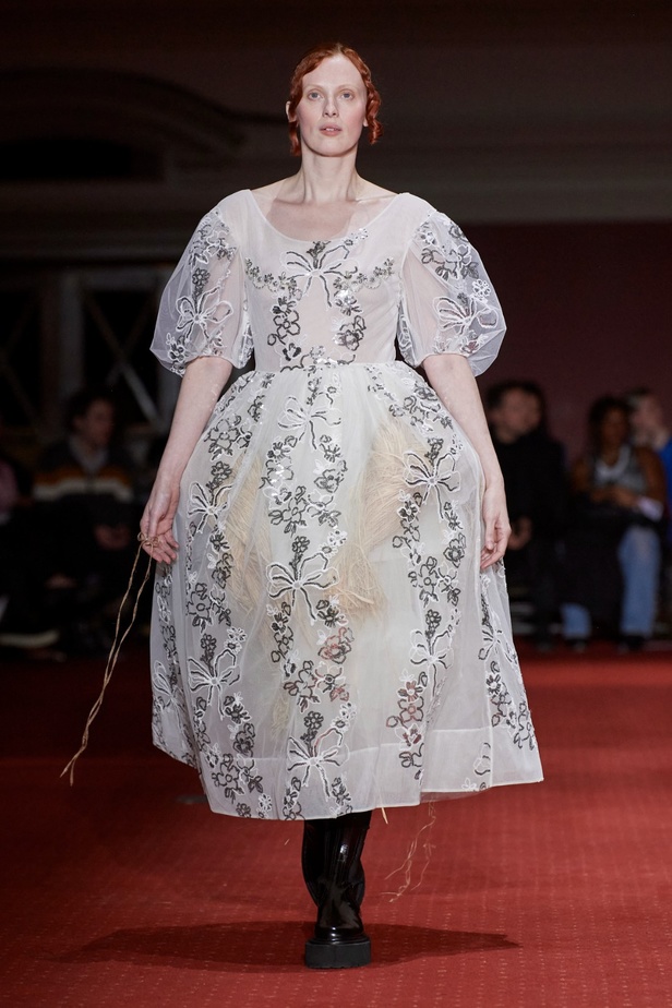 مجموعة سيمون روشا لخريف وشتاء 2024