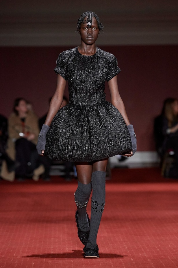 مجموعة سيمون روشا لخريف وشتاء 2024