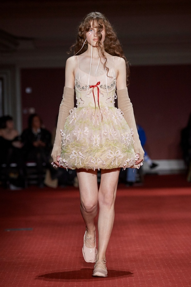 مجموعة سيمون روشا لخريف وشتاء 2024