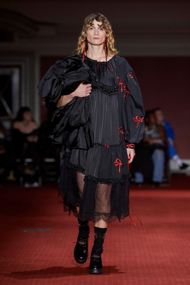 مجموعة سيمون روشا لخريف وشتاء 2024