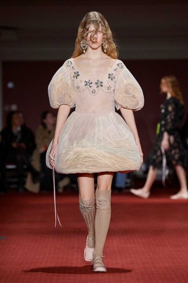 مجموعة سيمون روشا لخريف وشتاء 2024