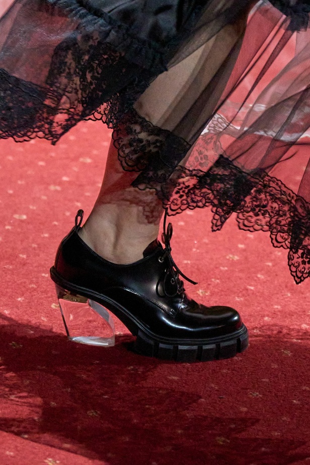 مجموعة سيمون روشا لخريف وشتاء 2024