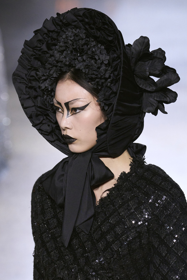 اكسسوارات من مجموعة Rodarte لخريف وشتاء 2023-2024