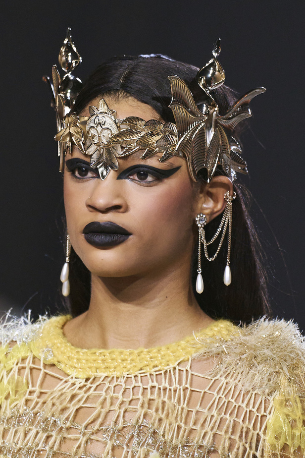 اكسسوارات من مجموعة Rodarte لخريف وشتاء 2023-2024