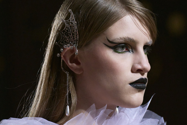 اكسسوارات من مجموعة Rodarte لخريف وشتاء 2023-2024