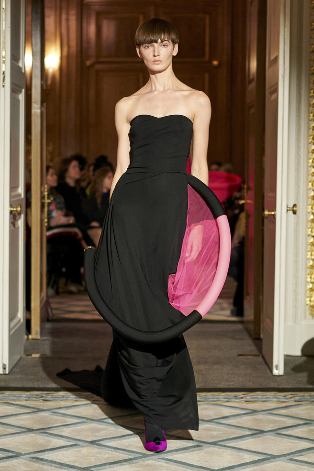 مجموعة Roksanda لخريف وشتاء 2023 - 2024