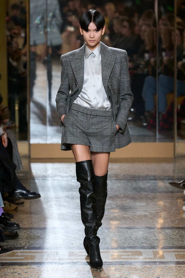 مجموعة Ermanno Scervino لخريف وشتاء 2024 تصاميم جمعت الأنوثة مع الخياطة الفاخرة والأقمشة الفاتنة